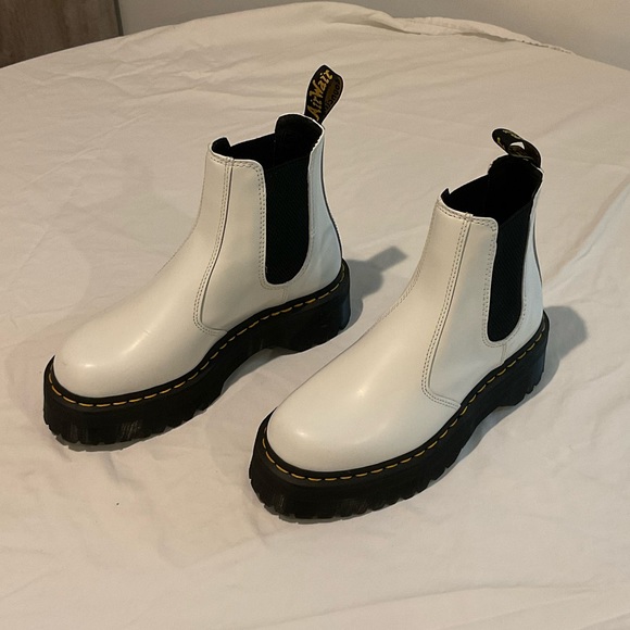 Dr. Martens 2976 Quad Platform White Chelsea Boots - Picture 3 of 5